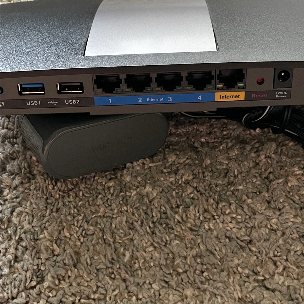 Linksys EA6500 WIFI Router - Picture 4 of 4